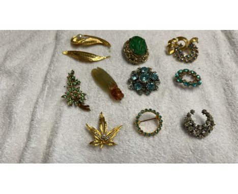  Sale Item:    BOX 11 BROOCHES   Vat Status:   No Vat   Buyers Premium:  This lot is subject to a Buyers Premium of 17.5% + V