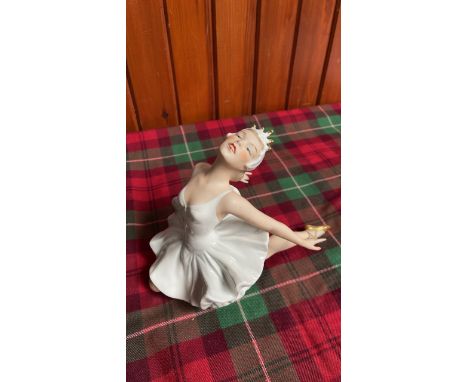  Sale Item:    WALLENDORF BALLERINA FIGURINE   Vat Status:   No Vat   Buyers Premium:  This lot is subject to a Buyers Premiu