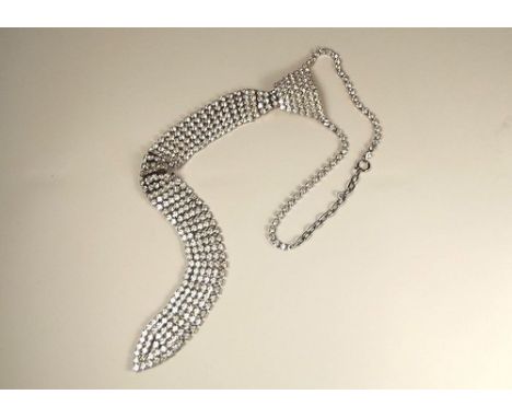 COSTUME JEWELLERY.
A paste set "tie" necklace. 