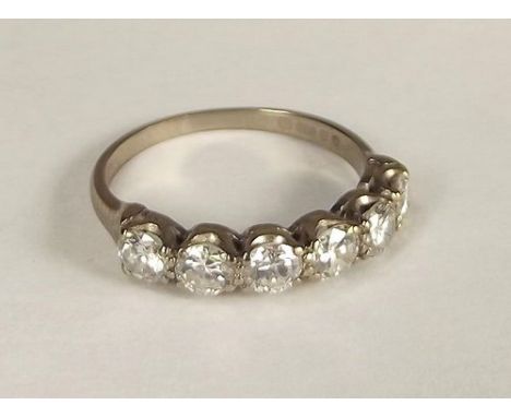 DIAMOND RING.
An 18ct. white gold, six stone diamond ring. Size K/L.