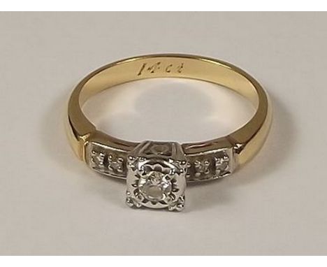DIAMOND RING.
A 14ct. gold diamond set ring. Size N.