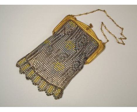 EVENING BAG.
An Art Nouveau enamelled mesh evening bag.
Length 15cm.