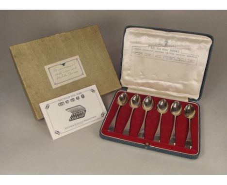 JUBILEE SPOONS.
A set of 1935 Silver Jubilee souvenir spoons, with original box & leaflet.