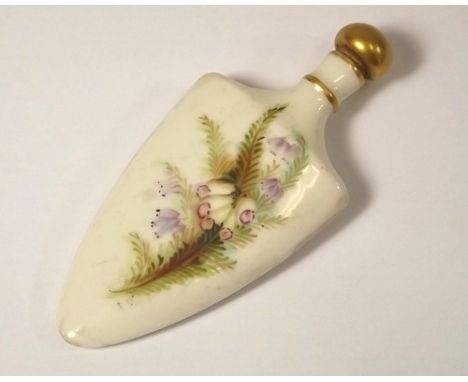 SCENT FLASK.
An Edwardian, Royal Worcester bone china scent bottle, with hand painted enamelled & gilt decoration. Partial ba