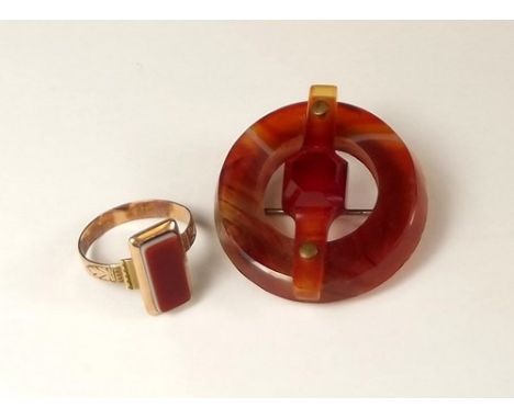 AGATE BROOCH ETC.
A Victorian banded agate brooch & a similar dress ring.