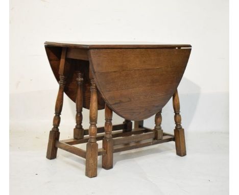 Mid 20th Century oak oval gate leg dining table   Condition: 