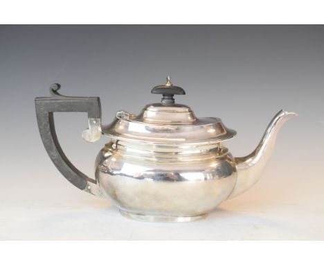George V silver teapot, Birmingham 1915, 11.5oz approx gross   Condition: 