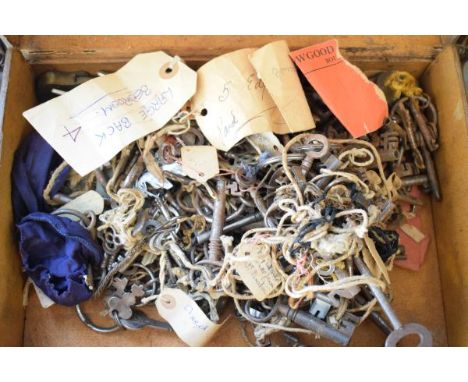 Collection of vintage furniture keys in a small leather case   Condition: 