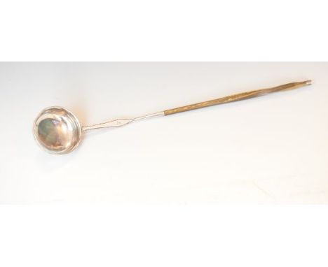 George III Scottish Provincial silver toddy ladle, maker Edward Livingstone of Dundee, having a twisted handle and feather ed