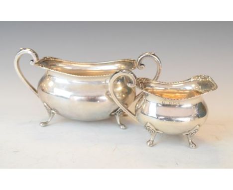 George V silver two handled sugar basin with matching cream jug, Birmingham 1910, 7.8oz approx   Condition: 