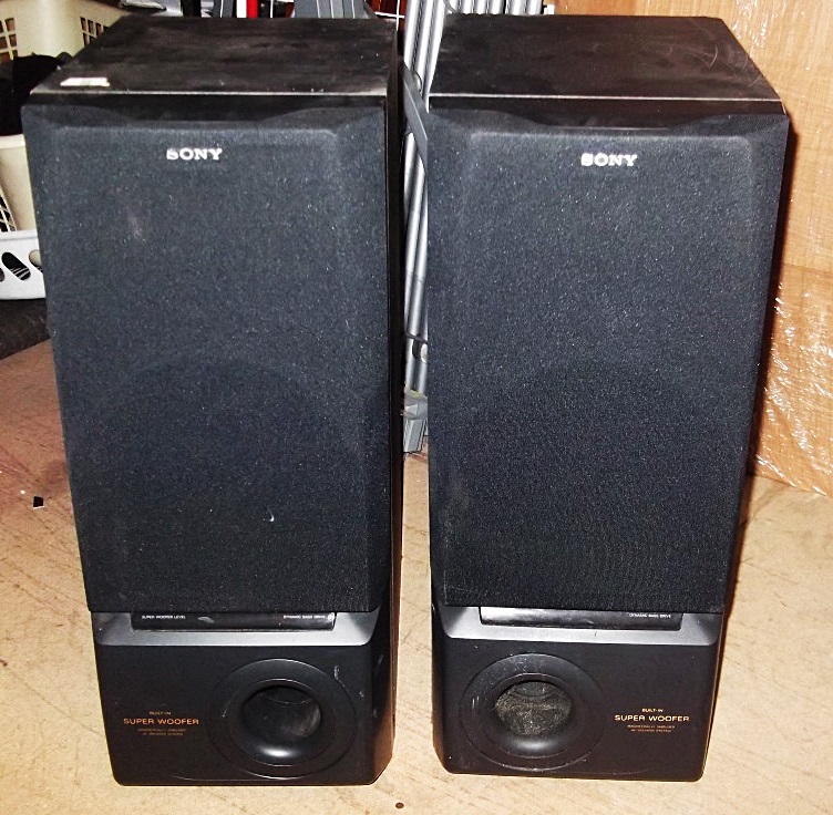 Set of 2 x Sony Speakers With Built-In Super Woofer - Model: SS-LB655AV ...