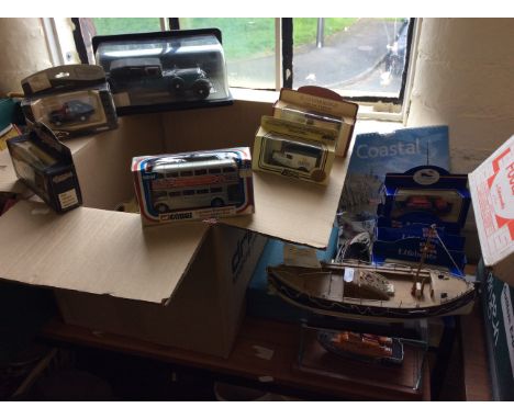 A box of model vehicles including 1929 Rolls-Royce phantom I Cabriolet de ville, a Corgi Austin A35 and silver jubilee bus, v