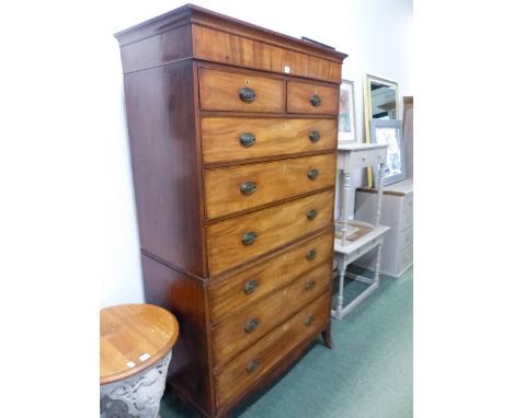 A LATE GEORGIAN MAHOGANY TALLBOY CHEST ON CHEST WITH TWO SHORT AND SIX LONG DRAWERS ON SPLAYED BRACKET FEET. 