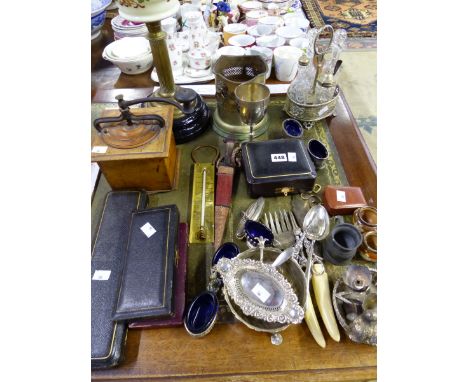VARIOUS SILVER PLATED WARES, AN OIL LAMP ETC. 