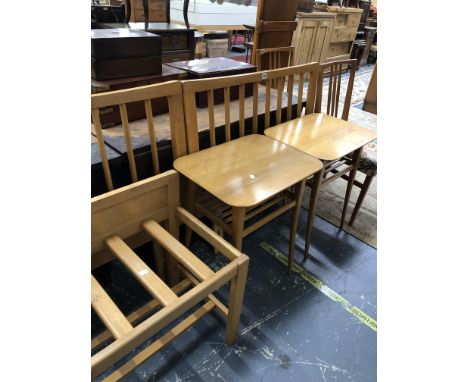 A 1970S OAK PART SINGLE BEDROOM SUITE, COMPRISING: DRESSING MIRROR, TWO CHAIRS, HEAD BOARDS TWO TABLES AND A LUGGAGE RACK