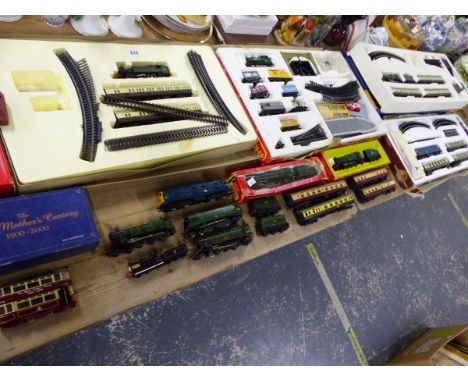 HORNBY DUBLO ELECTRIC LOCOMOTIVES, CARRIAGES, ROLLING STOCK, A TURNTABLE AND RAIL TOGETHER WITH CORGI AND DAYS GONE BY DIE CA