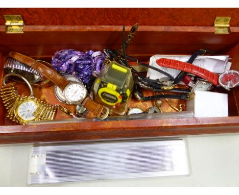 A COLLECTION OF VARIOUS WATCHES TO INCLUDE ORIS, KANGOL, ACQUA, TIMEX, SEKONDA, COINS, A POCKET WATCH ETC. CONTAINED IN A WOO