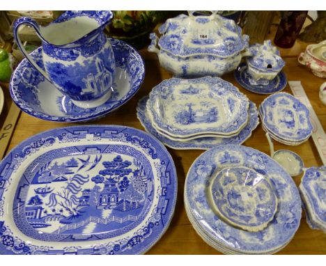 A GEORGE JONES ABBEY 1790 WASH JUG AND BOWL, AN M + P CAVENDISH PATTERN PART DINNER SERVICE AND OTHER BLUE AND WHITE PRINTED 