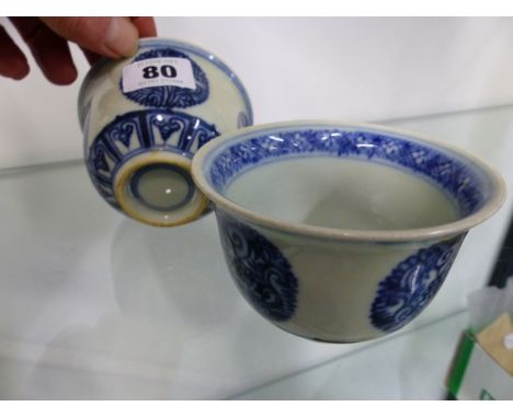 A PAIR OF ORIENTAL BLUE AND WHITE SMALL BOWLS WITH RING MARKS TO BASE.