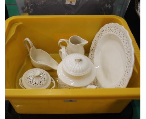 5 pieces of Leeds |Creamware including teapot 