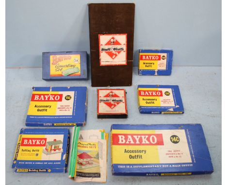 A collection of various Bayko sets including Accessory Outfit 14c, Converting set 2x and four other sets, all boxed, together