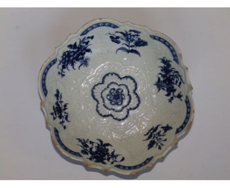 An 18thC blue & white Worcester salad dish – open crescent mark, 9.25” diameter – rim damaged.