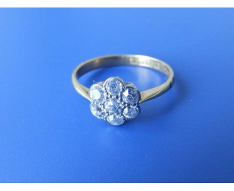 A small diamond daisy cluster 18ct gold ring. Finger size I.