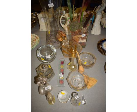 Miscellaneous glassware, to include: an Art Deco style decanter with amber coloured decoration (stopper broken in neck); a pa