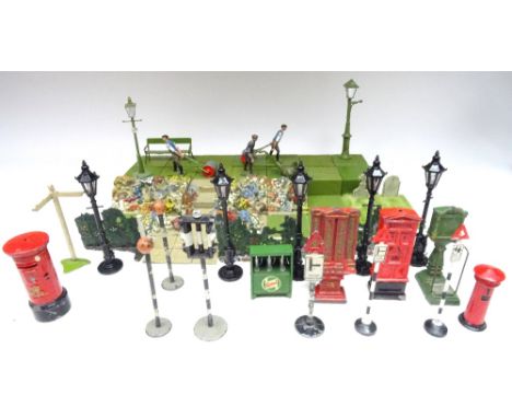 Britains Miniature Gardening eight Rockery pieces, seven Paving pieces, four Lawn pieces, fourteen Terracing blocks with RARE