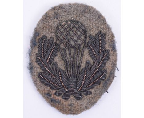 Bullion Airborne / Parachutists Badge, oval grey cloth patch with fine bullion wire embroidered parachutist within wreath. Wo