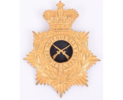 Victorian School of Musketry Officers Helmet Plate, universal pattern helmet plate in gilt metal with crossed rifles removabl