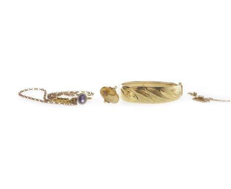 COLLECTION OF GOLD JEWELLERY, to include a nine carat gold locket, a nine carat gold bangle, five gem set pendants and two ni