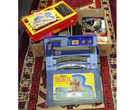 Model Railway interest - a Tri-ang 00 Gauge Railways RS1 Train Set comprising Princess Victoria 4-6-2 engine &amp; tender, tw