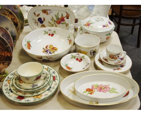 A Royal Worcester Evesham pattern dinner service, including salad bowl 32cms, souffle dish, serving plates, tureen and cover 