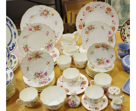 Royal Crown Derby Posies pattern part tea and dinner services including dinner plates; desert plates; side plates; teacups; s