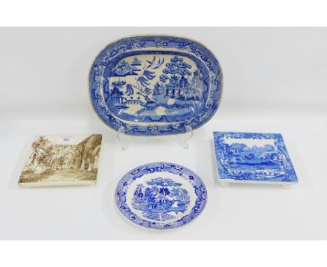 Minton China Works Tintern Abbey tile, a Copeland Spode blue and white trivet, a small Willow ashet and side plate (4) 