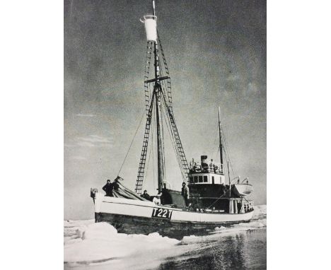 Glen (A. R. &amp; N. A. C. Croft). Under The Pole Star, The Oxford University Arctic Expedition, 1935-6, 1st edition, London: