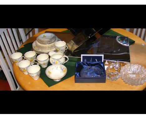 A Capredoni crystal sculpture of Hummingbird, together with other sculpted glass and Paragon tea service 