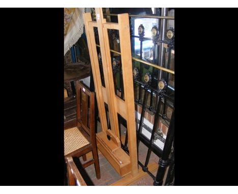 An adjustable artists easel
