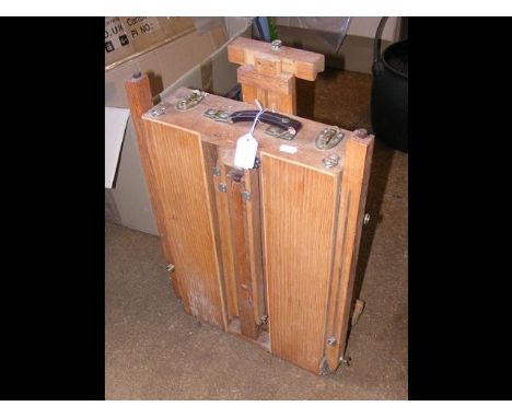A fold up artist easel