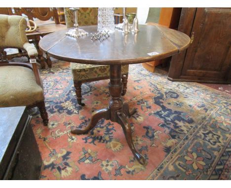 Early oak tripod table