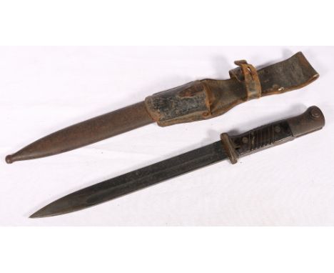 German WWI bayonet, the fuller stamped 42 CUL, bakelite grips, flashguard complete with scabbard with matching numbers and le