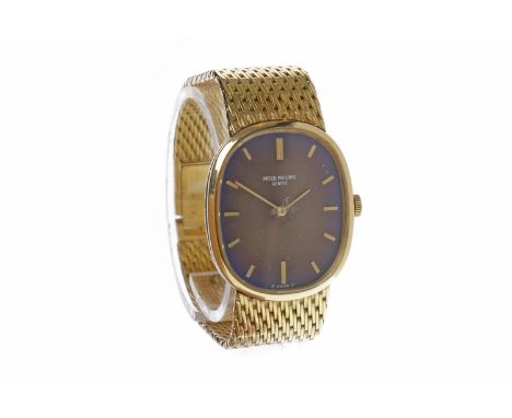 GENTLEMAN'S PATEK PHILIPPE EIGHTEEN CARAT GOLD MANUAL WIND WRIST WATCHthe rounded rectangular dial graduating from burnished 