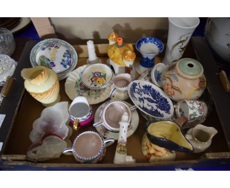 BOX OF MIXED ITEMS TO INCLUDE SILVAC CHARACTER JUG, SMALL POOLE POTTERY JUG AND SUGAR BASIN, BLUSH WORCESTER JUG (A/F), VICTO
