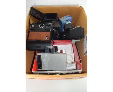 BOX CONTAINING VINTAGE CAMERAS, KODAK BROWNIE, POLAROID AND A VINTAGE SANYO DICTAPHONE