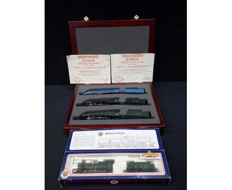 HORNBY RAILWAYS 'SIR RALPH WEDGWOOD' three 4-6-2 locomotives, in a polished case (scuffed, varnish crazed), with two certific