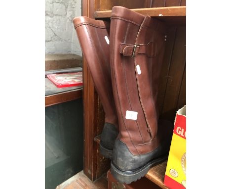 A pair of Hunter "Crown" hunting or fishing boots - size 13 