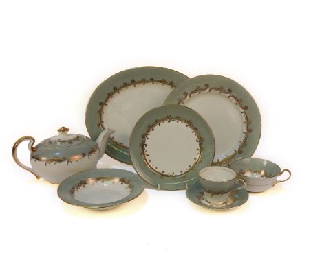 An extensive Aynsley  'Sherwood' pattern tea and dinner service