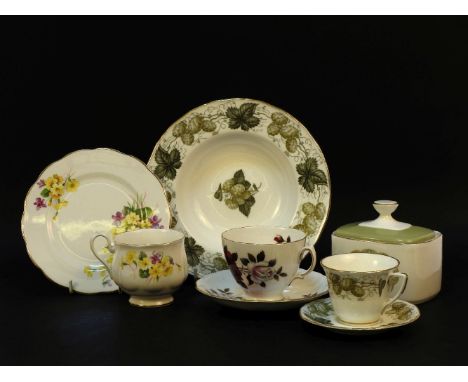 A Worcester porcelain part dinner service, the Worcester Hop, Mahon pattern, together with Colclough part tea set, etc