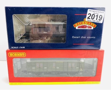 Bachmann/Hornby Queen Mary Brake &amp; SR Maunsell Brake Boxed - P&amp;P Group 1 (£14+VAT for the first lot and £1+VAT for su